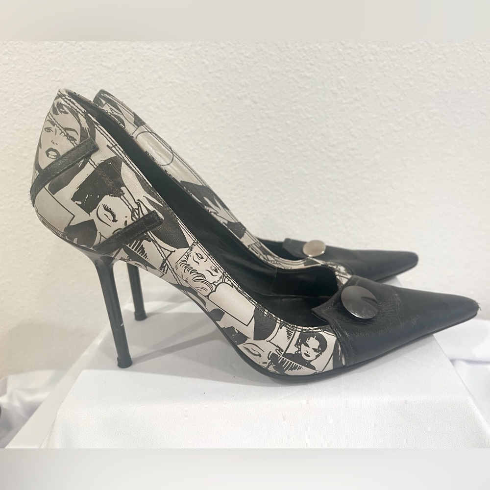 Designer Brazilian Carmen Steffens Leather vintage printed pointed heels